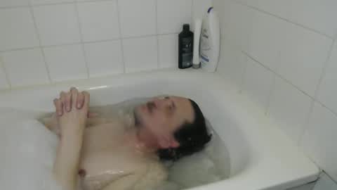 Green online show from March 2026 09:32:02 PM