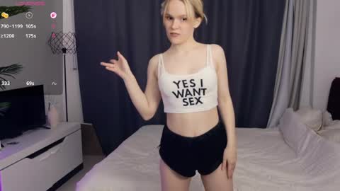 Snapshot of thehousemaid1 chatting on May 2026 07:56:02 PM Lily online show from May 2026 07:56:02 PM