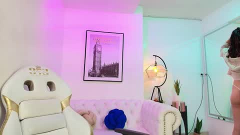 Theia  online show from December 2024 01:03:01 PM