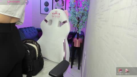 Snapshot of theia_moon_ chatting on February 2026 12:32:01 PM Theia online show from February 2026 12:32:01 PM