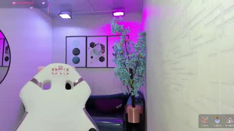 Snapshot of theia_moon_ chatting on February 2026 12:44:02 PM Theia online show from February 2026 12:44:02 PM