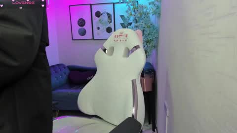 Snapshot of theia_moon_ chatting on February 2026 12:34:01 PM Theia online show from February 2026 12:34:01 PM