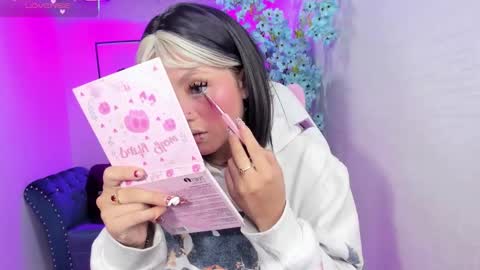 Snapshot of theia_moon_ chatting on February 2026 06:09:01 PM Theia online show from February 2026 06:09:01 PM