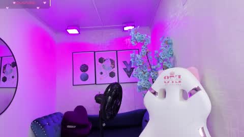 Snapshot of theia_moon_ chatting on February 2026 12:35:02 PM Theia online show from February 2026 12:35:02 PM