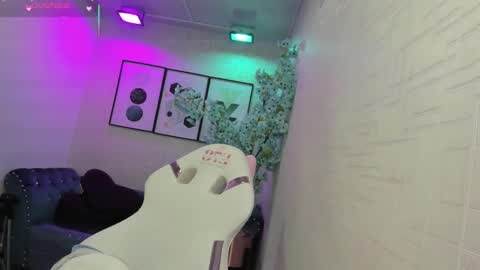 Snapshot of theia_moon_ chatting on March 2026 12:33:02 PM Theia online show from March 2026 12:33:02 PM