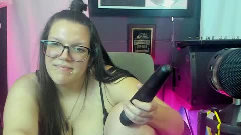 Snapshot of thekinkhouse chatting on February 2025 02:49:01 AM Goddess Nola online show from February 2025 02:49:01 AM