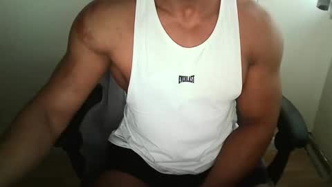 Snapshot of themusclefactory chatting on September 2025 05:05:02 PM TheMuscleFactory online show from September 2025 05:05:02 PM