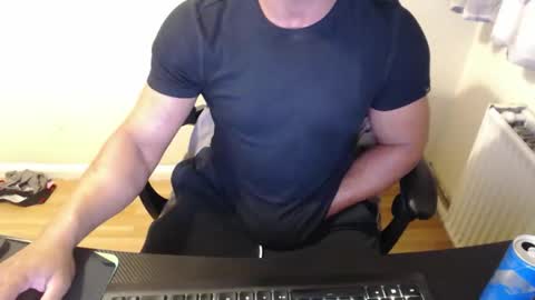 Snapshot of themusclefactory chatting on October 2025 06:17:02 PM TheMuscleFactory online show from October 2025 06:17:02 PM