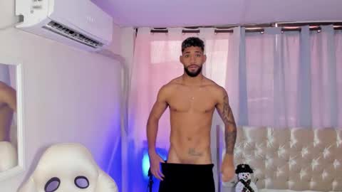 Theo Sky online show from December 2025 04:38:01 PM