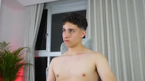 Snapshot of theohawke_ chatting on February 2025 02:08:02 AM THEO- MATEO online show from February 2025 02:08:02 AM