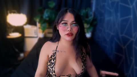 Snapshot of theonly_chin chatting on February 2026 01:54:02 AM FRANCINE online show from February 2026 01:54:02 AM