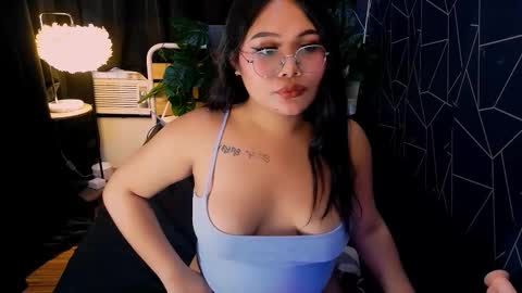 Snapshot of theonly_chin chatting on February 2026 05:44:01 AM FRANCINE online show from February 2026 05:44:01 AM