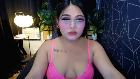 Snapshot of theonly_chin chatting on March 2026 12:50:01 AM FRANCINE online show from March 2026 12:50:01 AM