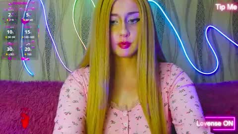 Snapshot of therosesweet chatting on June 2026 07:42:01 PM Rose online show from June 2026 07:42:01 PM
