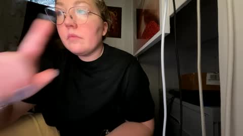 Snapshot of thesashadomme chatting on December 2024 09:48:01 PM The Sasha Domme online show from December 2024 09:48:01 PM