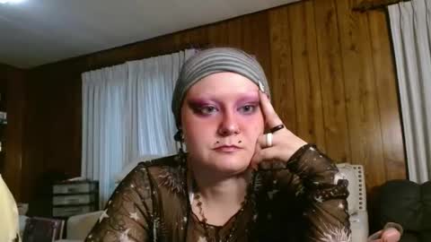 Snapshot of thesirenscall chatting on April 2026 11:43:02 PM Siren of the Fae online show from April 2026 11:43:02 PM