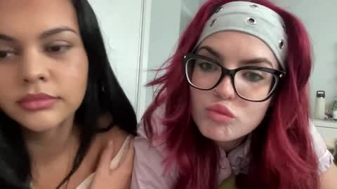 Snapshot of theviolet_ chatting on May 2026 01:56:01 AM violettt online show from May 2026 01:56:01 AM
