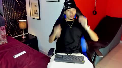 Thiago online show from April 2026 07:59:01 PM