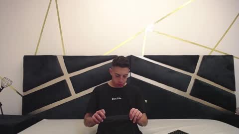 Thiago   online show from February 2025 12:39:02 PM