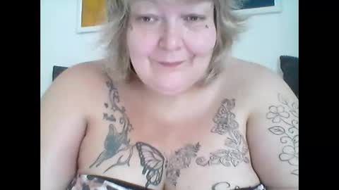 Snapshot of thickdarkangel chatting on May 2026 01:29:02 PM thickdarkangel online show from May 2026 01:29:02 PM