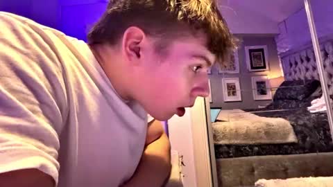thickny0ung online show from October 2025 05:01:01 PM