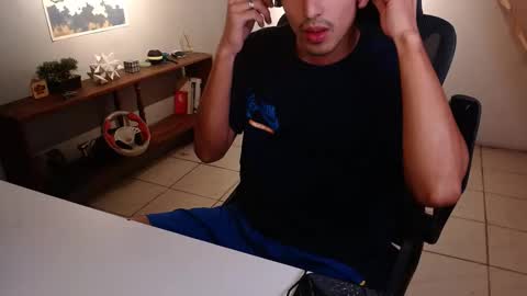 Snapshot of thieves_us chatting on February 2026 10:52:02 PM thieves_us online show from February 2026 10:52:02 PM