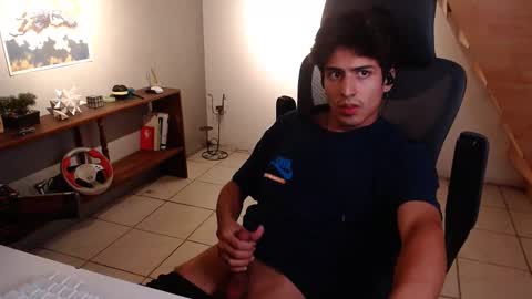 Snapshot of thieves_us chatting on February 2026 08:29:02 AM thieves_us online show from February 2026 08:29:02 AM