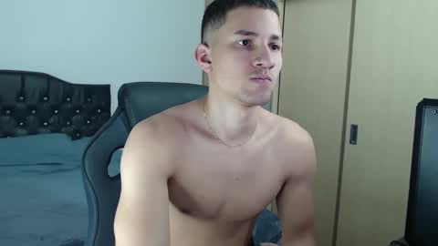 Snapshot of thin_tommy11 chatting on January 2025 11:08:01 PM thin_tommy11 online show from January 2025 11:08:01 PM