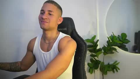 thin_tommy11 online show from April 2026 08:36:02 PM