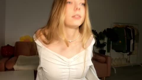 Amelia  shows on mondays fridays and sundays  if anything changes im giving updates on my fansly  online show from March 2025 05:06:02 PM