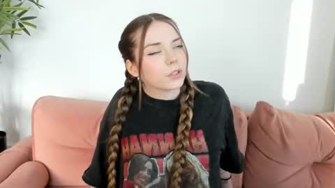 Snapshot of thisisamelia chatting on August 2026 03:44:01 PM Amelia shows on mondays fridays and sundays if anything changes im giving updates on my fansly online show from August 2026 03:44:01 PM