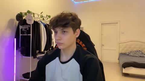 Thomas Hill online show from October 2025 07:48:02 PM