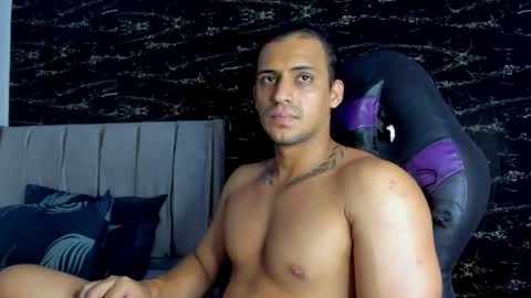 Snapshot of thomas__wayne chatting on May 2026 06:38:01 PM Thomas online show from May 2026 06:38:01 PM