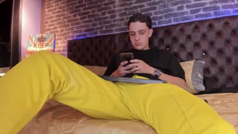 Snapshot of thomas_may4rs chatting on January 2025 04:08:01 AM ---Thomas--- online show from January 2025 04:08:01 AM