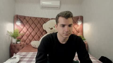 Snapshot of thomassmity chatting on November 2025 12:40:01 PM Thomas online show from November 2025 12:40:01 PM