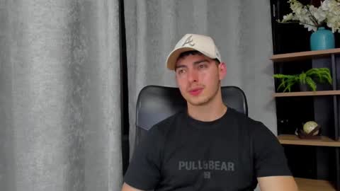 Snapshot of thomylov chatting on February 2025 02:14:01 AM thomylov online show from February 2025 02:14:01 AM