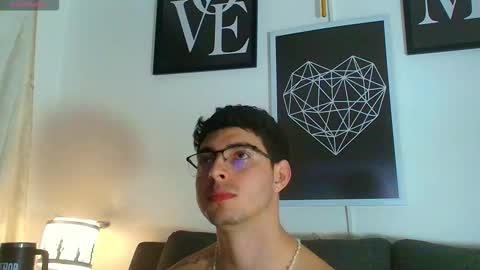 Snapshot of thomylov chatting on December 2025 03:44:01 AM thomylov online show from December 2025 03:44:01 AM