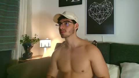 Snapshot of thomylov chatting on February 2026 05:04:01 AM thomylov online show from February 2026 05:04:01 AM