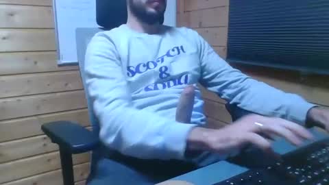 Snapshot of thx_4some_sharing chatting on January 2025 10:52:02 AM toobigcockforonegirl online show from January 2025 10:52:02 AM