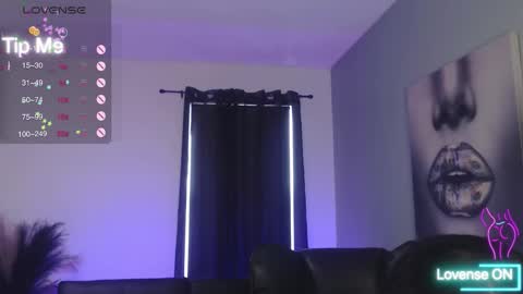 Tia Bella online show from November 2025 06:39:01 PM