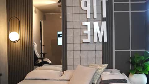 Tian Brooks online show from December 2025 04:50:02 AM