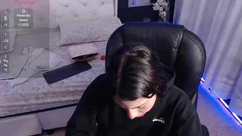 Snapshot of tiana_scot chatting on October 2025 01:32:02 PM LIA online show from October 2025 01:32:02 PM