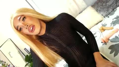 Snapshot of tiara_perezx chatting on February 2025 05:46:01 AM Sam online show from February 2025 05:46:01 AM