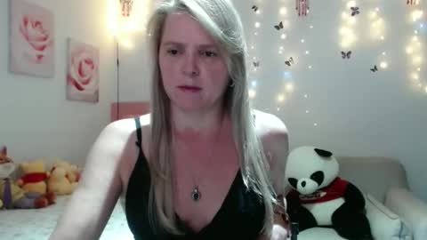 Snapshot of tifanycoopers chatting on March 2026 10:33:02 AM Tifany online show from March 2026 10:33:02 AM