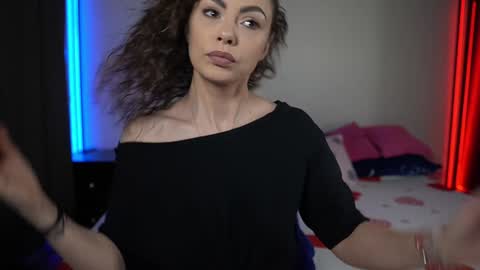 Tiffany online show from February 2025 09:40:01 PM