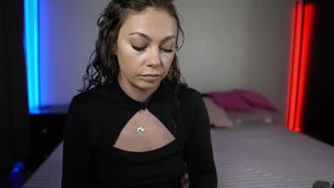 Tiffany online show from February 2025 09:42:01 PM