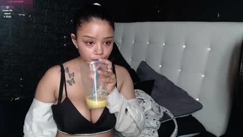 Snapshot of tiffanny_rose_ chatting on January 2025 06:59:02 PM Sara online show from January 2025 06:59:02 PM