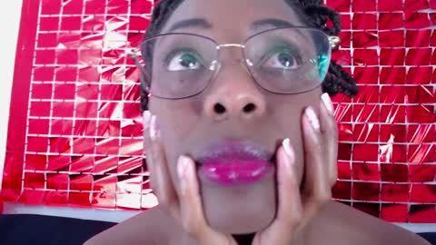 Snapshot of tiffany_gomez9 chatting on February 2025 03:32:01 AM Tiffany online show from February 2025 03:32:01 AM