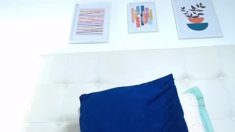 Snapshot of tiffanyfox_1 chatting on December 2024 06:03:02 AM Tifanny Fox online show from December 2024 06:03:02 AM