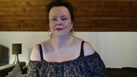 TiffanyMature online show from November 2025 09:14:02 PM